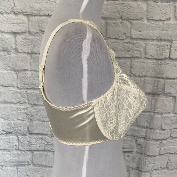 Olga women 38D lace bra w/3 hook back closure & adjustable straps cream color - Picture 4 of 8